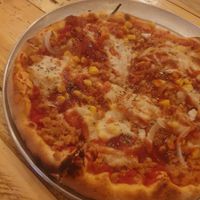 Pizza barbacoa at Masa Madre in Madrid