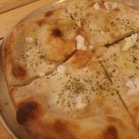 Pizza 4 quesos at Masa Madre in Madrid