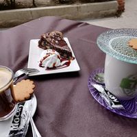Café y postre at V de Vegetta in Mostoles