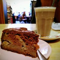 Gluten-free apple cinnamon cake. Judging by the smokey taste, I would think it's made with buckwheat. Pairs nicely with a chai latte (I chose oat milk, but they also have other options). at Sultans in Antwerpen