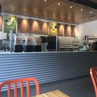 Tuesday morning in Canmore 👌🏻 at Mountain Juice Cafe in Canmore