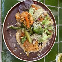 Naan met o.a. notenspread en kimchi  at Gember in Horst