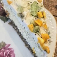 Mango, kiwi, coco cake at Gember in Horst