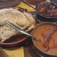 Vegan mains and garlic naan at Chai Naasto in Beckenham