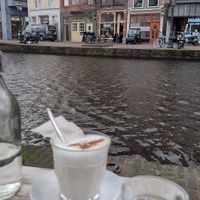 Vegan chai latte (with oat milk) and coffee at Logica Cafe Restaurant in Leiden