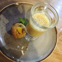 Chai (Leite de Amêndoas cúrcuma e especiarias) e Muffin de Damasco Raw  at Raw Porto Alegre in Porto Alegre