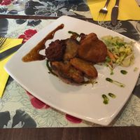 Starter: Onion Bhaji/Mix Pakora
Potatoes, cauliflower, onion chilies mixed with besan, deep fried with spices at Annakut in Edinburgh