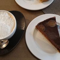 Trüffel-Schokoladentarte mit Cappuccino at Cafe Pause in Freudenstadt