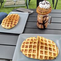 Snickers shake and panini waffle at V-Box in Ghent