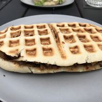 Bulky Bill waffle sandwich. Waffle filled with gyros, mushrooms, vegan cheese, grilled onions, potatoes, and bbq sauce. at V-Box in Ghent