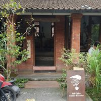 Stop & enjoy at Old Friends Coffee in Ubud