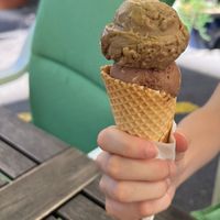 Koffieijs en chocoladehazelnootijs at The Sacred in Zurich