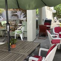 Gemütliche Aussensitzplätze  at The Sacred in Zurich