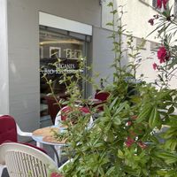 Es findet sich im Sommer immer ein schattiges Plätzchen  at The Sacred in Zurich