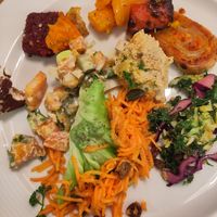 Auswahl vom Buffet (Preis nach Gewicht) at The Sacred in Zurich