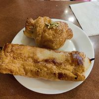 Croissant y caña de crema at Santa Clara Bakery  in Barcelona
