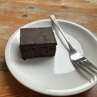 brownie- perfect size and very good  at My Deli Love  in Berlin