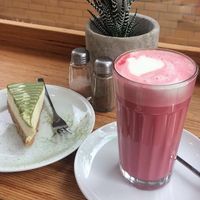 raw matcha cheese cake and 'red velvet' beetroot latte at My Deli Love  in Berlin