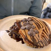 Pancakes mit Erdnussbutter und Schokolade   at Goldig in Lagos