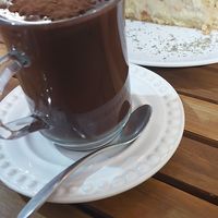 Chocolate quente e torta de palmito at Pop Art Cafe in Foz Do Iguacu