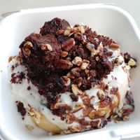 Build Your Own 😍 at Cinnaholic in Los Angeles