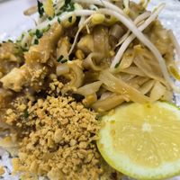 Fideos con cilantro, cacahuete, tofu, heura y brotes de soja. at Prick Thai in Cambrils