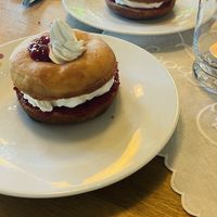 Fastelavnsdonut, this was heavenly good 🙌🏻💚 Please have this every year 🤞🏼  at Palma Kiosk & Kaffebar in Sarpsborg