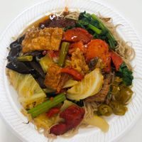 Bee hoon with dishes at Vegetarian Centre 斋素食中心 in East Singapore