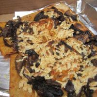 Portobello Redhead Pizza with Vegan Cheese : highly recommended at Veggie Planet in Cambridge