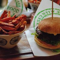 Smash burger and sweet potato fries at Göteburgare Vegan in Gothenburg