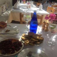 beets in garlic  at Candouni in Santorini