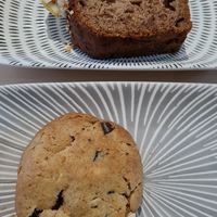 Banana bread and peanuts-chocolate cookie at Alive in Geneva