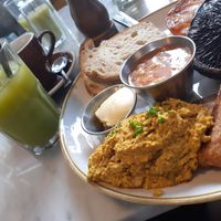 Vegan breakfast and revive juice. at Greasy Spoon - Hagagatan in Stockholm