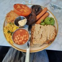 Vegan full English breakfast at Greasy Spoon - Hagagatan in Stockholm