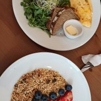 Granola i omlet at Jaglana in Poznan