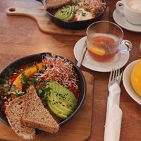 Veganised szakszuka and napary (pomarancza i zurawiny) at Jaglana in Poznan