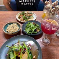 Tofu sellado, setas y coliflor, tinto de verano y chilcano at Veda Restaurante in Miraflores