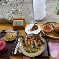Pink Chai (Left), Gyoza (Top left), Brothers rice plate, Pecan pie (Centre) and Vega-niku Burger   at Falafel Brothers - Minato in Tokyo