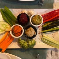Tabla de humus con crudites. at Chef Momo in Cartagena