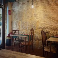 Old walls (and furniture😄) at Chef Momo in Cartagena