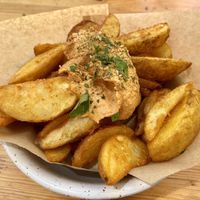 Potato wedges with hummus at Green Lab in Montpellier