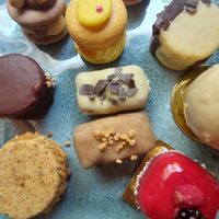 Tasting box at Veganfabrik - velovecakes in Frankfurt