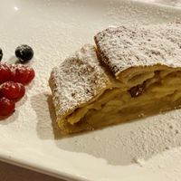 Strudel vegano  at Ladin & El Tobià in Vigo Di Fassa