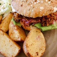 Vegan Pulled pork burger  at MU-Food in Geneva