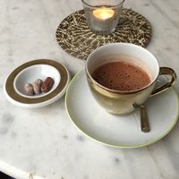 Vegan hot chocolate with cocoa beans at Belyzium Artisan Chocolate in Berlin