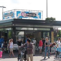 Icecream shop on the outside at Paul's IJs in Almere