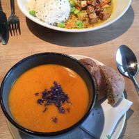 Soup and Thai curry  at Dean & David in Braunschweig