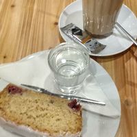 vegan cake and chai latte at Coffee Brothers in Worms