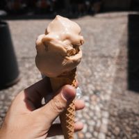 Veganes Haselnuss- & Erdnusseis at Gelateria Cento Per Cento in Malcesine