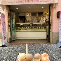 Perzik, hazelnoot & Meloen , hazelnoot.  at Gelateria Cento Per Cento in Malcesine